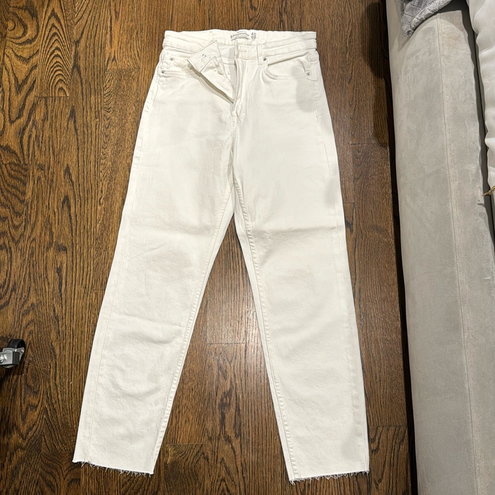 white jeans with fray detail bottom mom slit fit